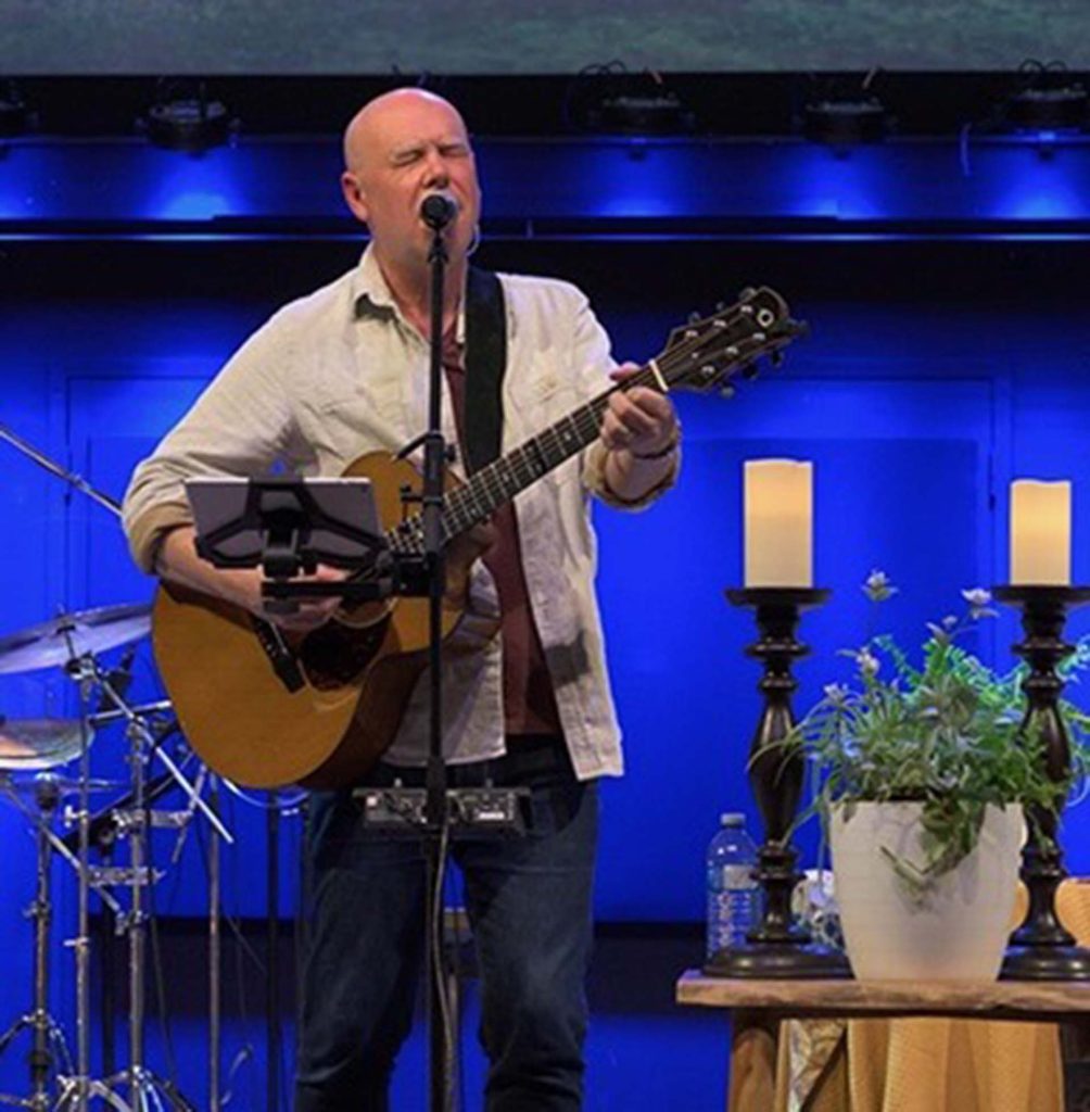Brian Doerksen leading worship.